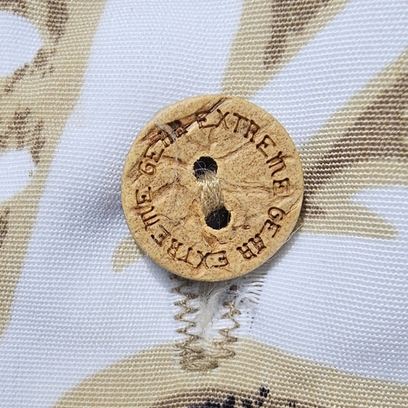 Men's Hawaiian Extreme Gear Short Sleeve Button Up Neutral Color Shirt Size XL - Picture 8 of 13